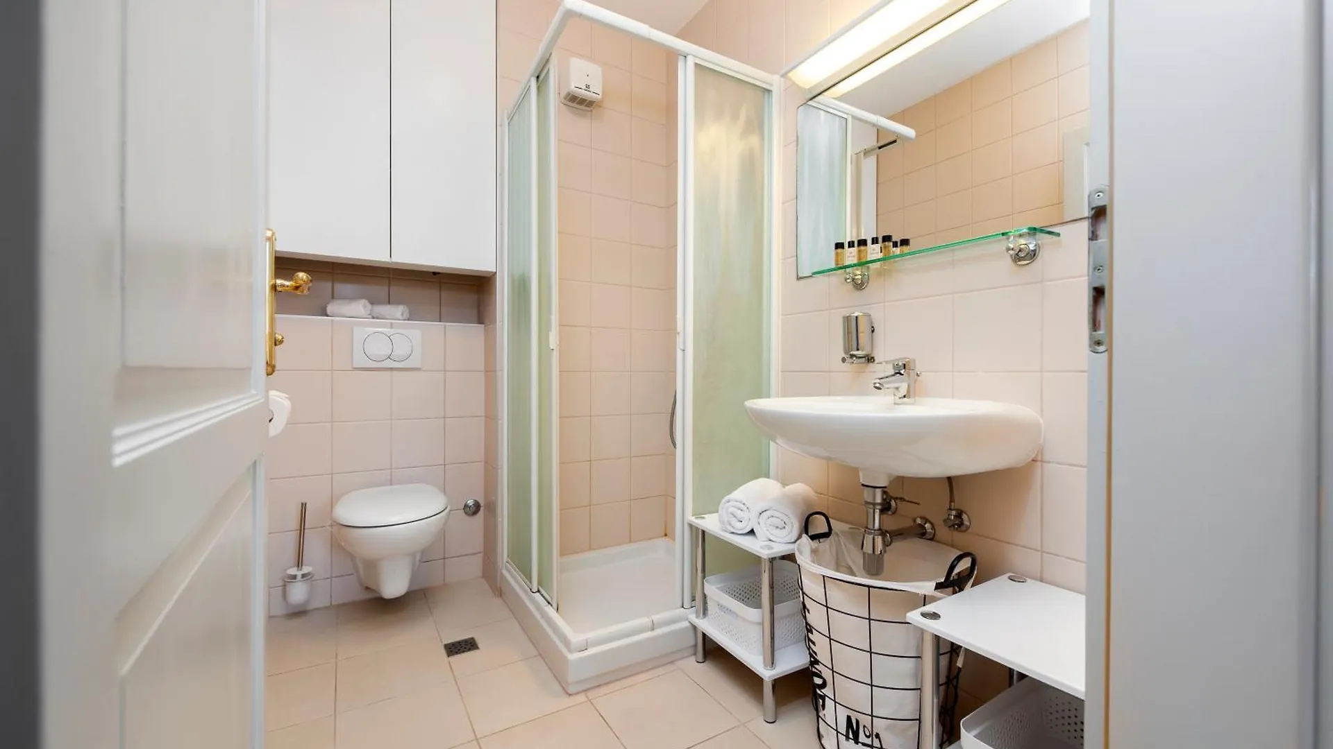 Bellevue - Two Bedroom Apartment With Terrace And Private Garage Rovigno 0*,  Croazia