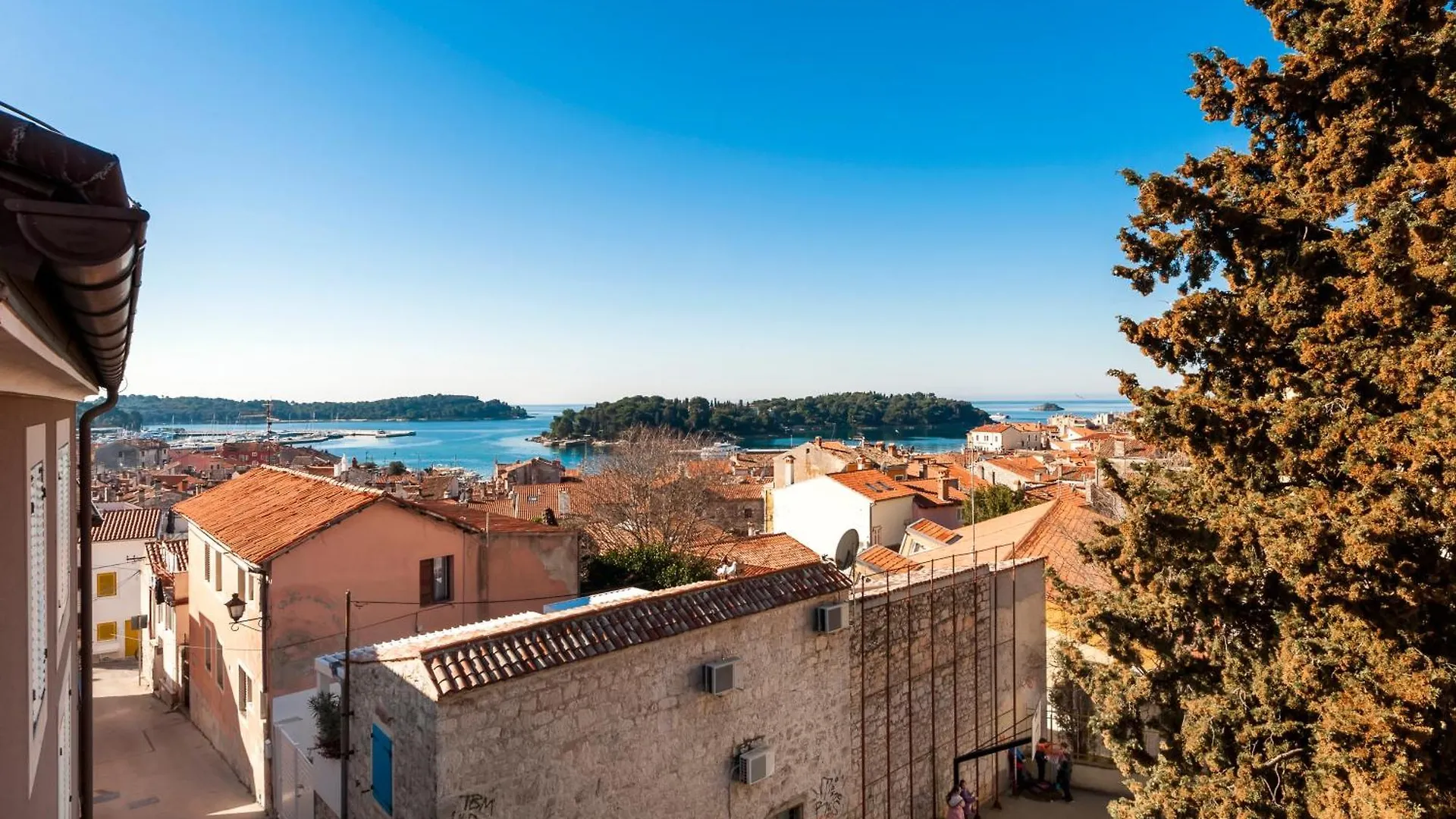 Bellevue - Two Bedroom Apartment With Terrace And Private Garage Rovinj