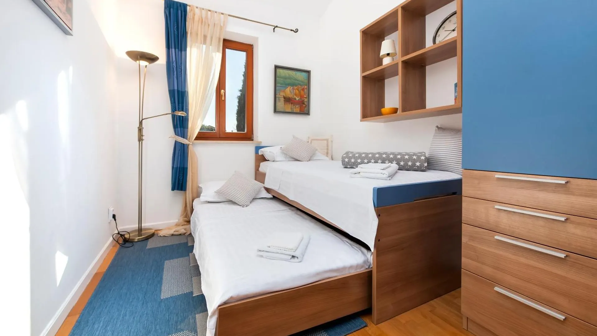 Bellevue - Two Bedroom Apartment With Terrace And Private Garage Rovinj